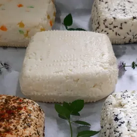 Адыгейский сыр в ассортименте: тмин, приправы, мак, цукаты., 500 гр.